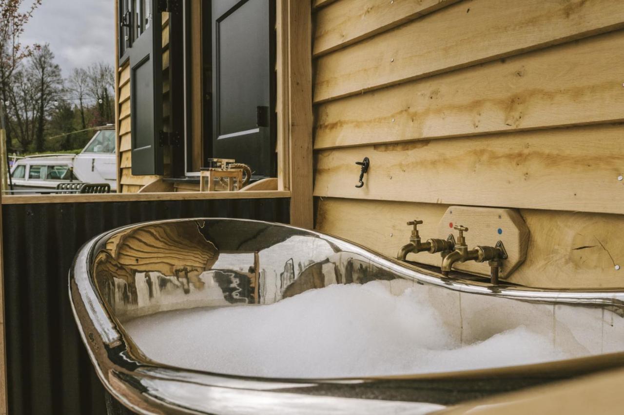 Apartmán Island Hut - Outdoor Bath Tub, Firepit And Water Equipment Saltford Exteriér fotografie